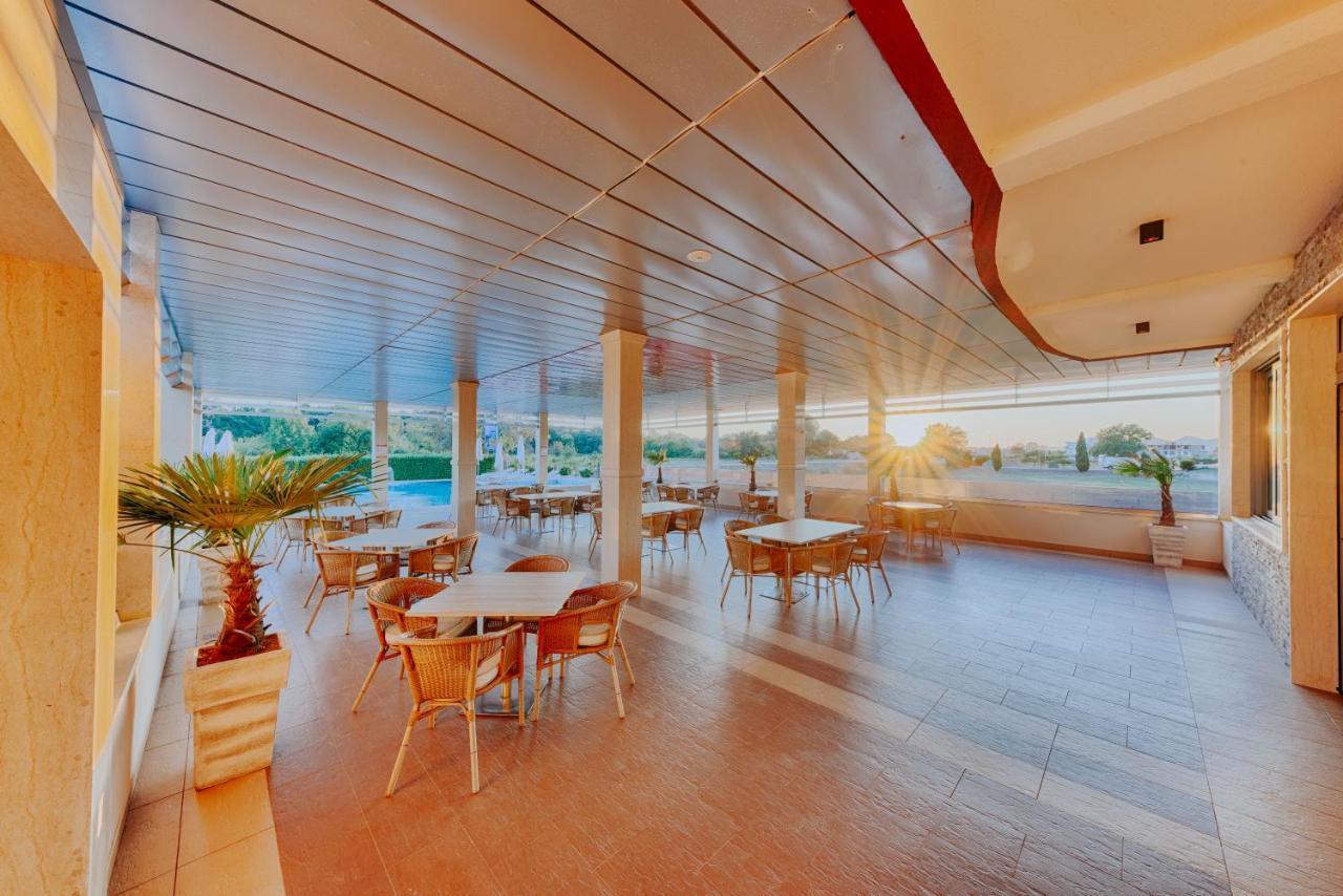 Hotel Lion Ulcinj Eksteriør bilde